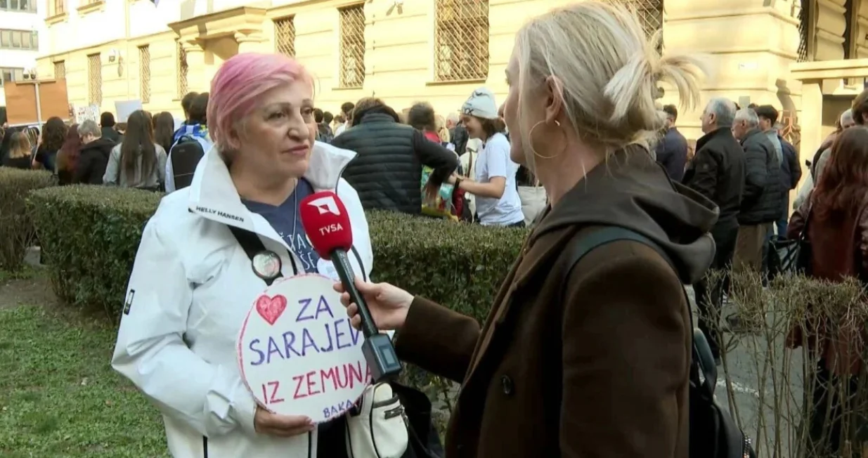 Baka iz Zemuna na protestima u Sarajevu/Tvsa