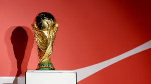 The FIFA World Cup 2026 trophy is displayed during a ceremony marking the trophy's world tour at the Corferias convention center, in Bogota, Colombia February 15, 2026. REUTERS/Luisa Gonzalez/Foto: Luisa Gonzalez