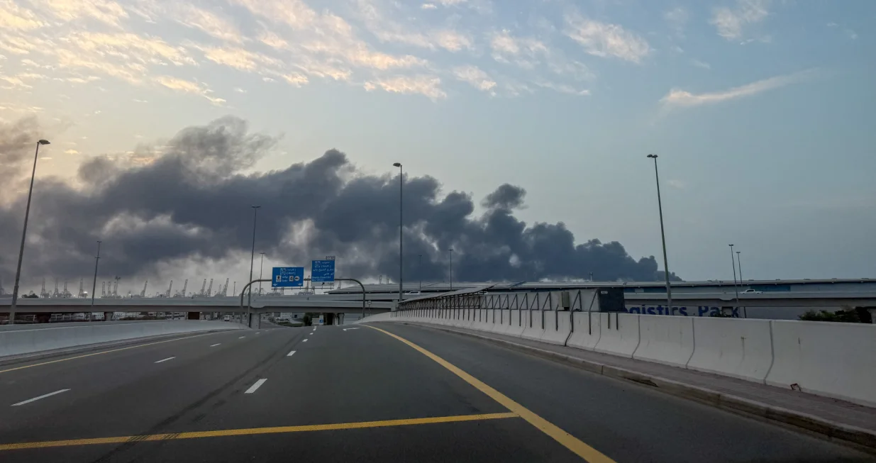 Smoke billows from Jebel Ali port after an Iranian attack, following United States and Israel strikes on Iran, in Dubai, United Arab Emirates, March 1, 2026. REUTERS/Abdelhadi Ramahi/Abdelhadi Ramahi