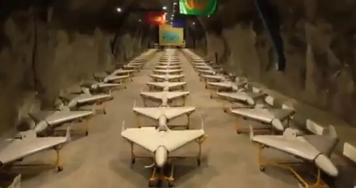 Na snimku se pojavljuju i dronovi/Printscreen/X.com//