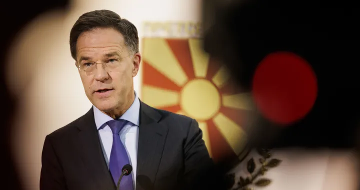 SKOPLJE, SJEVERNA MAKEDONIJA &ndash; 3. MART:Generalni sekretar NATO-a Mark Rutte boravi u zvaničnoj posjeti Sjevernoj Makedoniji. Sastao se s predsjednicom Gordanom Siljanovskom Davkovom, kao i s predsjednikom parlamenta Afrimom Gashijem. Rutte je nakon sastanka s predsjednicom održao zajedničku konferenciju za medije, dok se nakon susreta s predsjednikom parlamenta obratio zastupnicima Sobranja Sjeverne Makedonije. (NATO - Anadolu Agency)/