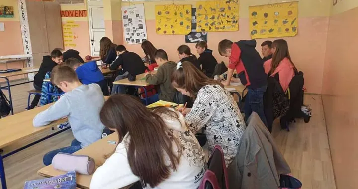 Učenici u &scaron;koli/