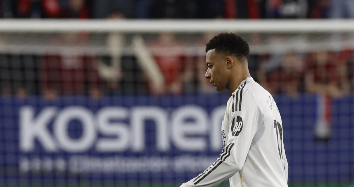 Soccer Football - LaLiga - Osasuna v Real Madrid - El Sadar Stadium, Pamplona, Spain - February 21, 2026 Real Madrid's Kylian Mbappe looks dejected after the match REUTERS/Vincent West/Foto: Vincent West