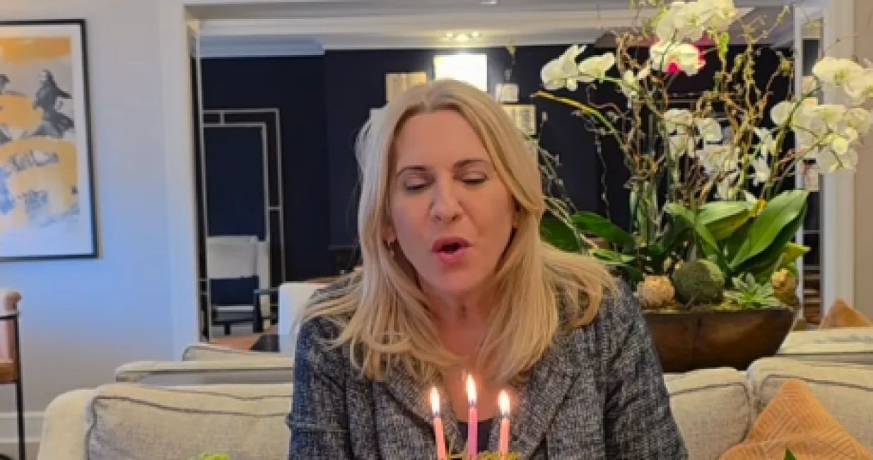 Željka Cvijanović, rođendan, Washington, torta, buketu/Prtsc