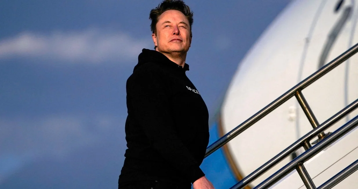 FILE PHOTO: Tesla CEO Elon Musk boards Air Force One with U.S. President Donald Trump (not pictured) as they depart for Philadelphia, Pennsylvania, from Morristown Municipal Airport in Morristown, New Jersey, U.S., March 22, 2025. REUTERS/Nathan Howard/File Photo/Nathan Howard