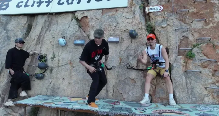 Kafić, Kina, litica, najekstremniji kafić/Prtsc