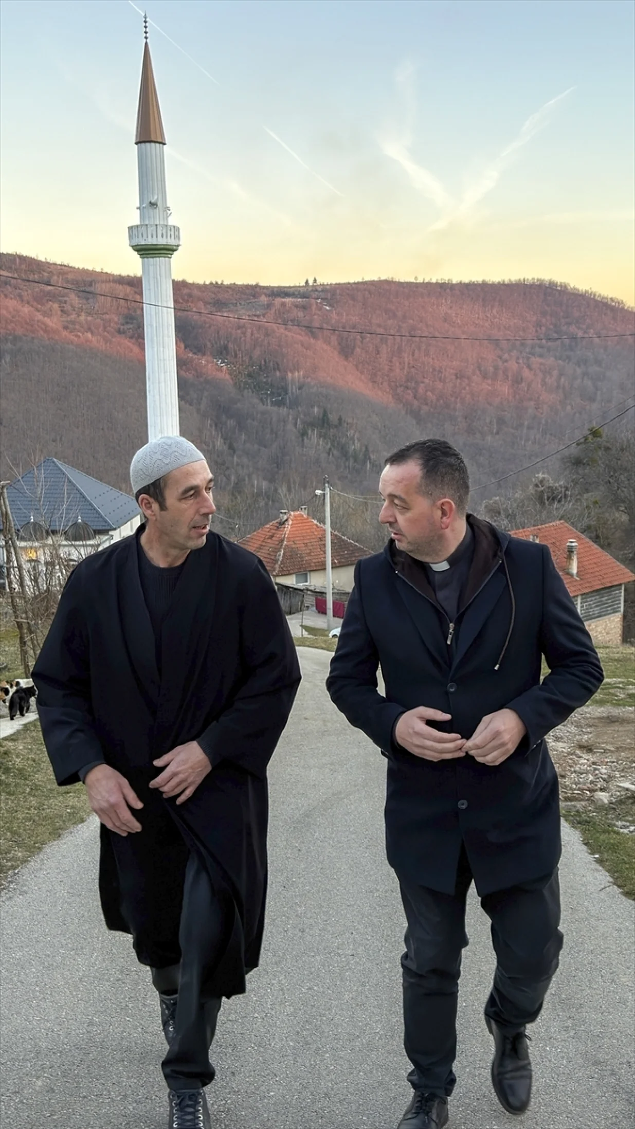 U malom selu &Scaron;ćipe nadomak Prozora, na zajedničkom iftaru sa mje&scaron;tanima za istim stolom sjedili su lokalni imam Mufid ef. Hero i svećenik Branko Jurić/Samir Jordamović