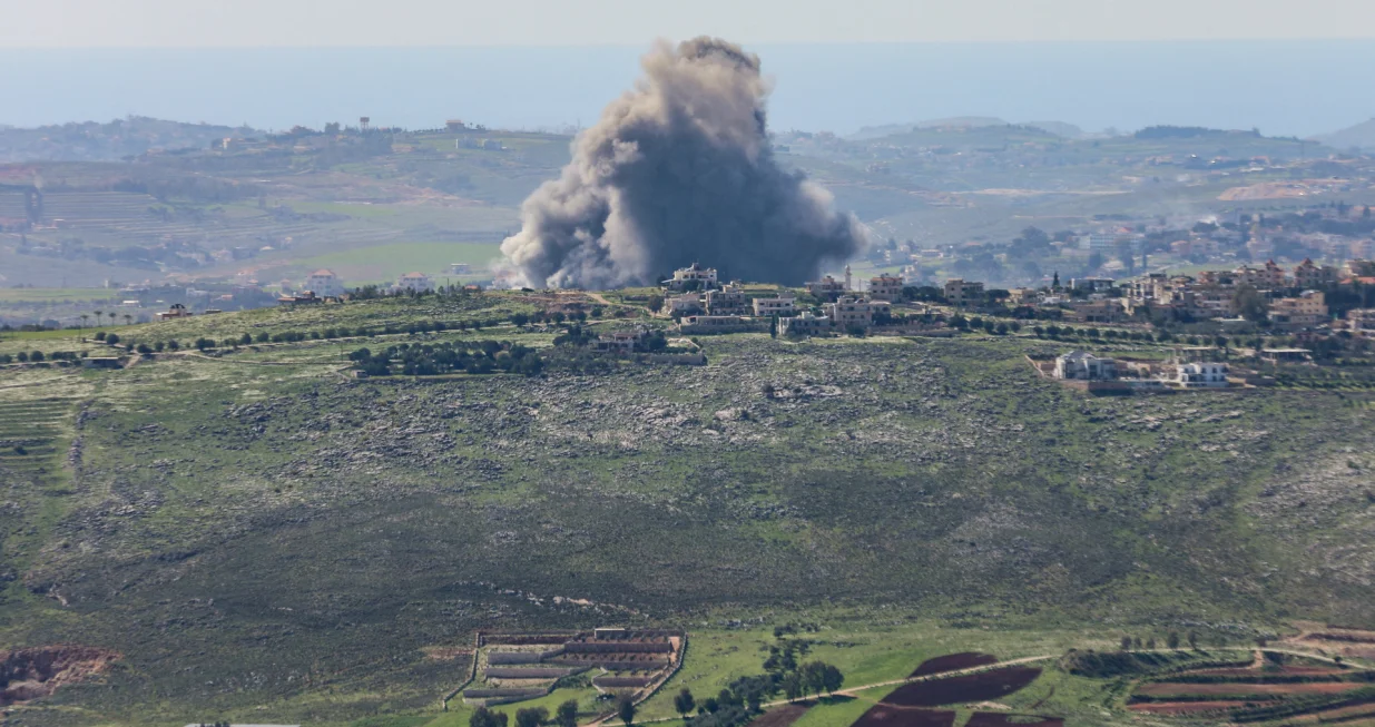 Smoke rises after Israeli strikes in Lebanon, following an escalation between Hezbollah and Israel amid the U.S.-Israeli conflict with Iran, as seen from Marjayoun, Lebanon, March 5, 2026. REUTERS/Karamallah Daher/Karamallah Daher