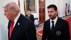 U.S. President Donald Trump arrives with Inter Miami CF captain Lionel Messi on the day he honors reigning Major League Soccer (MLS) champion Inter Miami CF players and team officials with an event in the East Room of the White House in Washington, D.C., U.S., March 5, 2026. REUTERS/Jonathan Ernst/Foto: Jonathan Ernst
