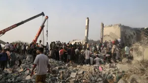 People and rescue forces work following a reported strike on a school in Minab, Iran, February 28, 2026. Abbas Zakeri/Mehr News/WANA (West Asia News Agency) via REUTERS ATTENTION EDITORS - THIS PICTURE WAS PROVIDED BY A THIRD PARTY. REFILE – REMOVING ATTRIBUTION TO STRIKE/Abbas Zakeri/mehr News/wana