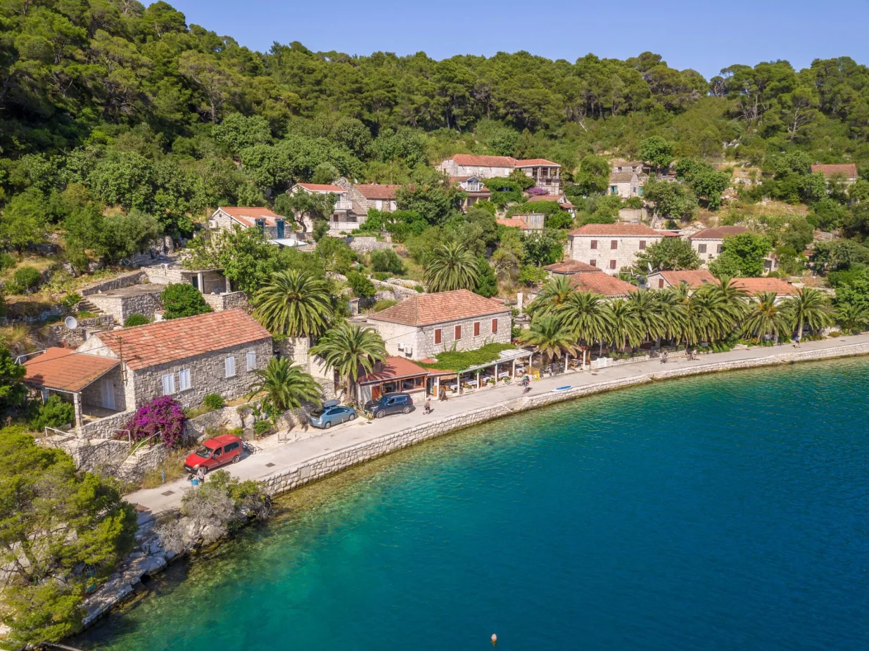 Mljet Jezera Babine kuce/Miro Andrić