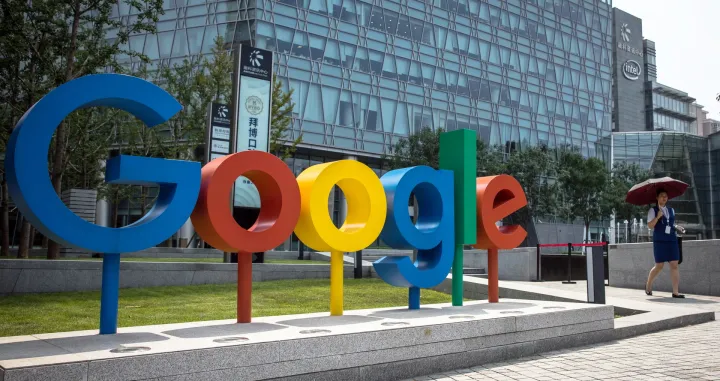 epa08979756 (FILE) - A Chinese woman walks past a 'Google' brand name and logo, near the Google office in Beijing, China, 03 August 2018 (reissued 01 January 2021). Alphabet, the parent company of internet giant Google, is due to publish their 4th quarter 2020 results on 02 January 2021. EPA/ROMAN PILIPEY *** Local Caption *** 54599547/Roman Pilipey