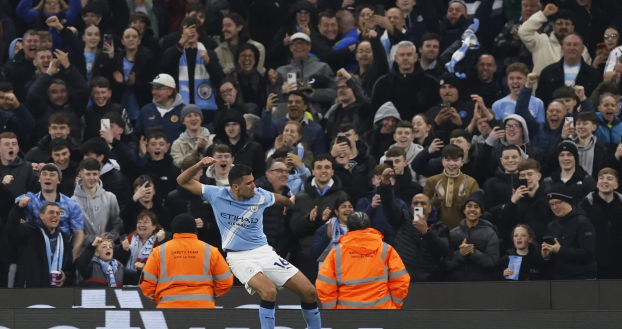 Soccer Football - Premier League - Manchester City v Nottingham Forest - Etihad Stadium, Manchester, Britain - March 4, 2026 Manchester City's Rodri celebrates scoring their second goal Action Images via Reuters/Jason Cairnduff EDITORIAL USE ONLY. NO USE WITH UNAUTHORIZED AUDIO, VIDEO, DATA, FIXTURE LISTS, CLUB/LEAGUE LOGOS OR 'LIVE' SERVICES. ONLINE IN-MATCH USE LIMITED TO 120 IMAGES, NO VIDEO EMULATION. NO USE IN BETTING, GAMES OR SINGLE CLUB/LEAGUE/PLAYER PUBLICATIONS. PLEASE CONTACT YOUR ACCOUNT REPRESENTATIVE FOR FURTHER DETAILS../Foto: Jason Cairnduff