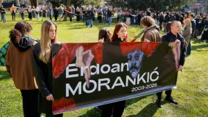 Protest zasjedanje skupstine ispred Kantona Sarajevo/Damir Deljo