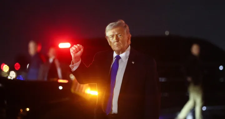 U.S. President Donald Trump gestures after disembarking Air Force One at Palm Beach International Airport in West Palm Beach, Florida, U.S., March 13, 2026. REUTERS/Kevin Lamarque/Kevin Lamarque