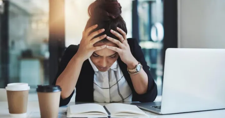 stres, umor, glavobolja/Freepik