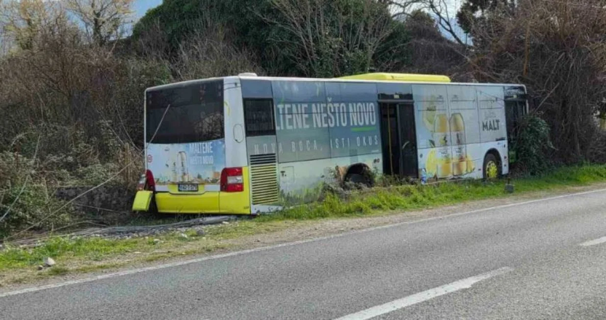 Autobus sletio sa puta/Hercegovina.info//