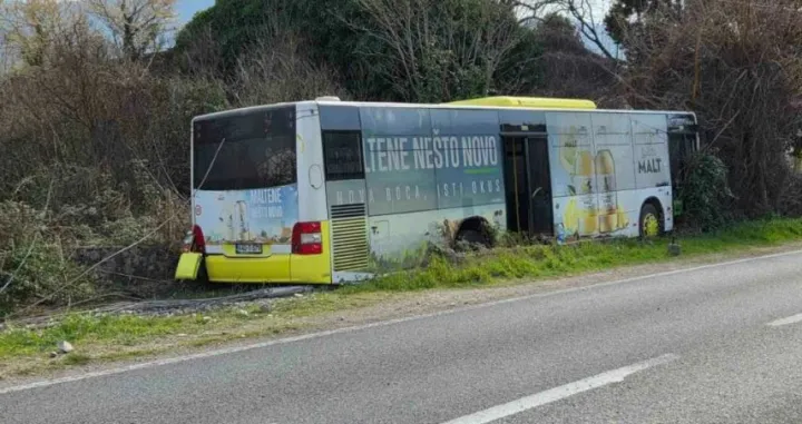Autobus sletio sa puta/Hercegovina.info//