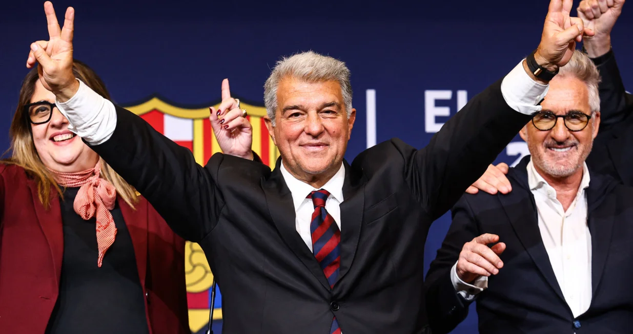 Soccer Football - FC Barcelona elections - Barcelona, Spain - March 16, 2026 Joan Laporta celebrates his victory after being re-elected as FC Barcelona president alongside his board members REUTERS/Albert Gea/Foto: Albert Gea