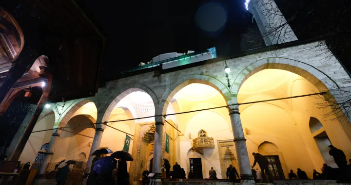 Begova džamija uoci 27. noci/Damir Deljo