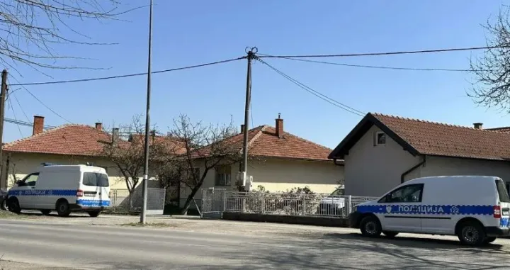 Policija ispred kuće/ATV//