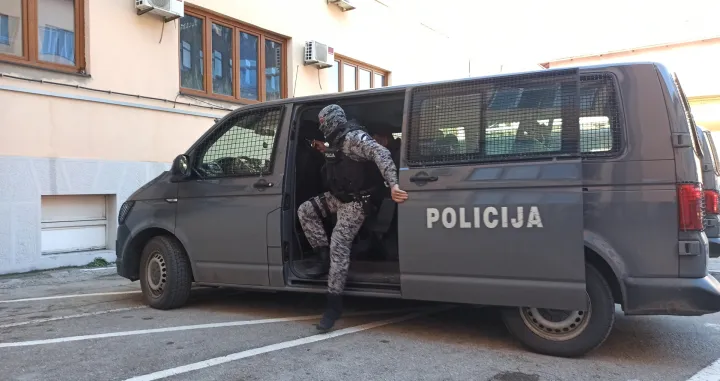 Policijski službenici MUP-a TK priveli dvanaest osoba, POLICIJA, MUP TK, HAP&Scaron;ENJE/Miren Aljić