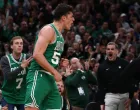 Mar 6, 2026; Boston, Massachusetts, USA; Boston Celtics center Luka Garza (52) celebrates after making a three point basket against the Dallas Mavericks during the second quarter at TD Garden. Mandatory Credit: Winslow Townson-Imagn Images/Foto: Winslow Townson