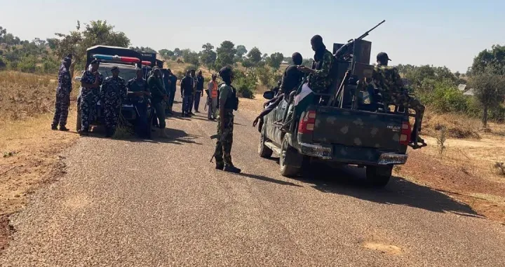 Na nogama policija i vojska/X.com//