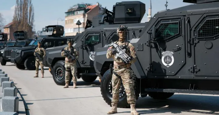 Nastavljen projekt jačanja policijskih kapaciteta KS nabavkom tri specijalna vozila/