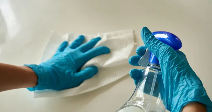 či&scaron;ćenje doma, čistiti, sredstvo za či&scaron;ćenje, deterdžent, gumene rukavice/Unsplash