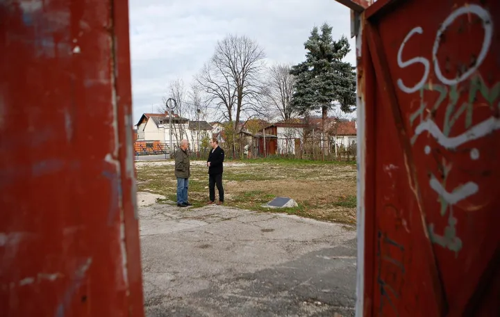 Na lokaciji danas samo ploča/