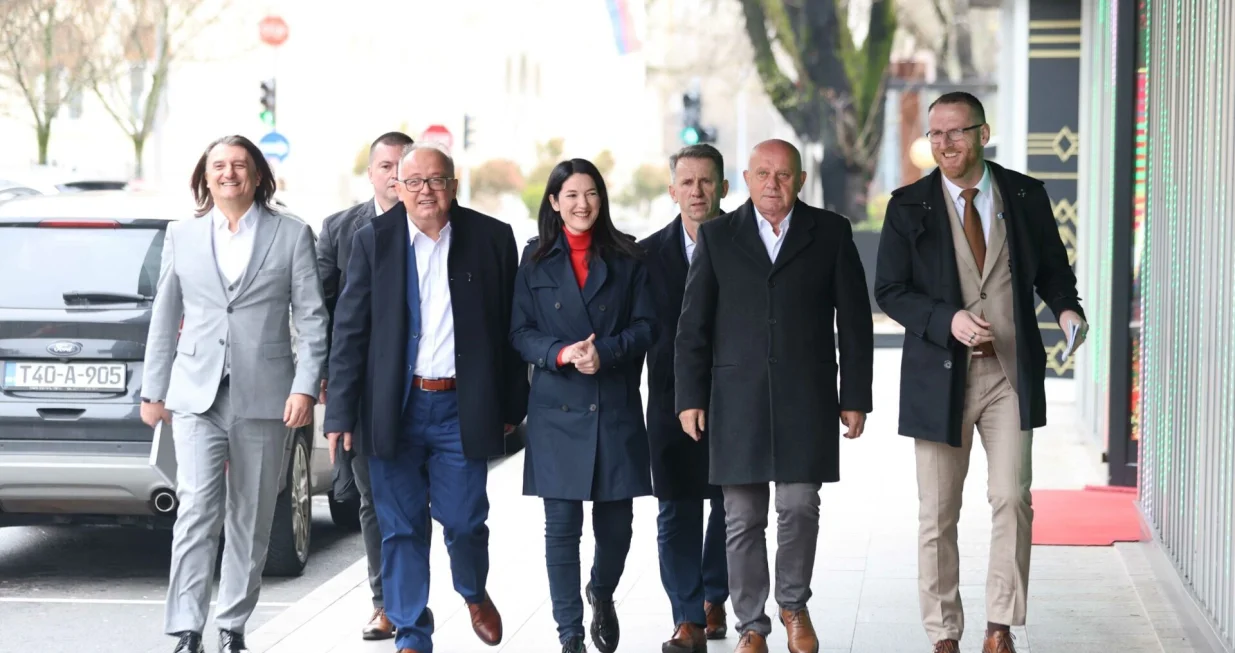 Opozicija, Narodni front, Jelena Trivić/