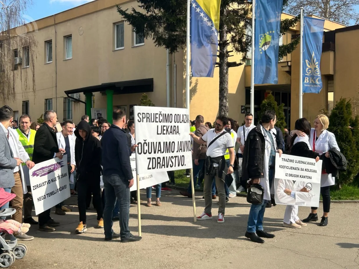 Doktori iz Tuzlanskog kantona na ulicama/Tuzlanski.ba