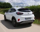 Nakon redizajna Puma je dobila svježiji dizajn, nova tehnolo&scaron;ka rje&scaron;enja i elektrifikovani benzinski pogon, koji je zadržao uzornu dinamiku uz ekonomičnu potro&scaron;nju goriva. Mada je 42 centimetra kraća od Kuge, Puma uspijeva da bez problema obavi većinu svakodnevnih porodičnih zadataka, ali i da bude ugodan i udoban automobil na duže staze...&nbsp; asfdgsdg/