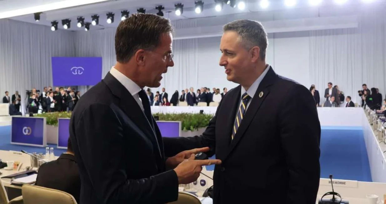 Predsjedavajući Predsjedni&scaron;tva Bosne i Hercegovine Denis Bećirović 5. maja 2026. je u Jerevanu imao sadržajan razgovor s generalnim sekretarom NATO-a Markom Rutteom/Predsjedni&scaron;tvo Bih