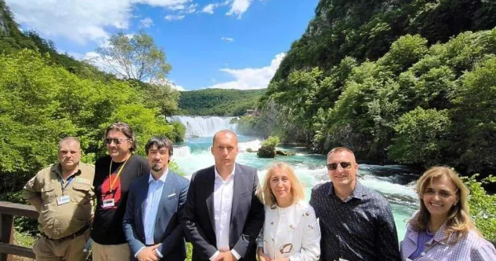 federalna ministrica okoli&scaron;a i turizma Nasiha Pozder i kantonalni ministri u NP Una sa direktorom Alenom Zulićem/