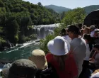 Turistički voz prati regatu/