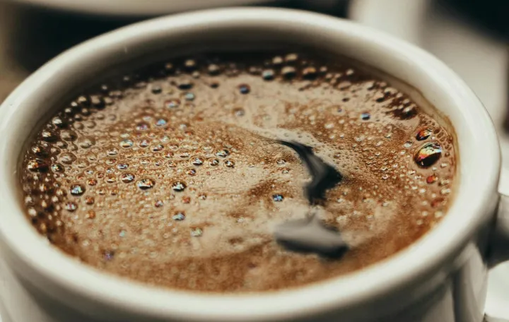 Kombinacija kafe i bibera podstiče proizvodnju "hormona sreće"/Pexels