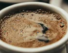 Kombinacija kafe i bibera podstiče proizvodnju "hormona sreće"/Pexels