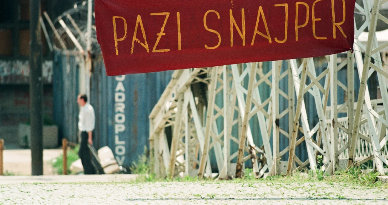 Pazi snajper/Mess