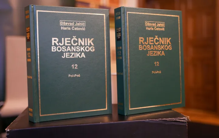SARAJEVO, 22. maja (FENA) - Promocija 12. toma Riječnika bosanskog jezika, djela koje i dalje s punim pravom nosi ime profesora Dževada Jahića, upriličena je danas u sarajevskoj Vijećnici. (Foto FENA/Almir Razić)/Fena
