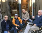 fotka s bascarsije kako navodi davor ispred radnje mirze huntica, zajedno s arh amir vuk zec i milan gutovic/