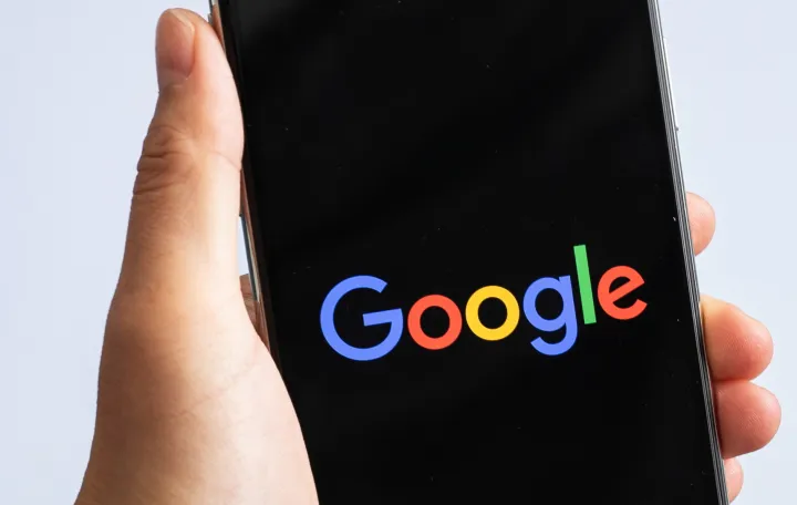 epa08883754 A close-up shows 'Google' logo on a smartphone in Berlin, Germany, 07 July 2020 (reissued 14 December 2020). Google services, including Gmail and Youtube experienced a worldwide outage briefly on 14 December. EPA/HAYOUNG JEON *** Local Caption *** 56200406/Hayoung Jeon