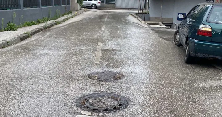 Pukla cijev u Zagrebačkoj ulici/Andrej Bjelo&scaron;