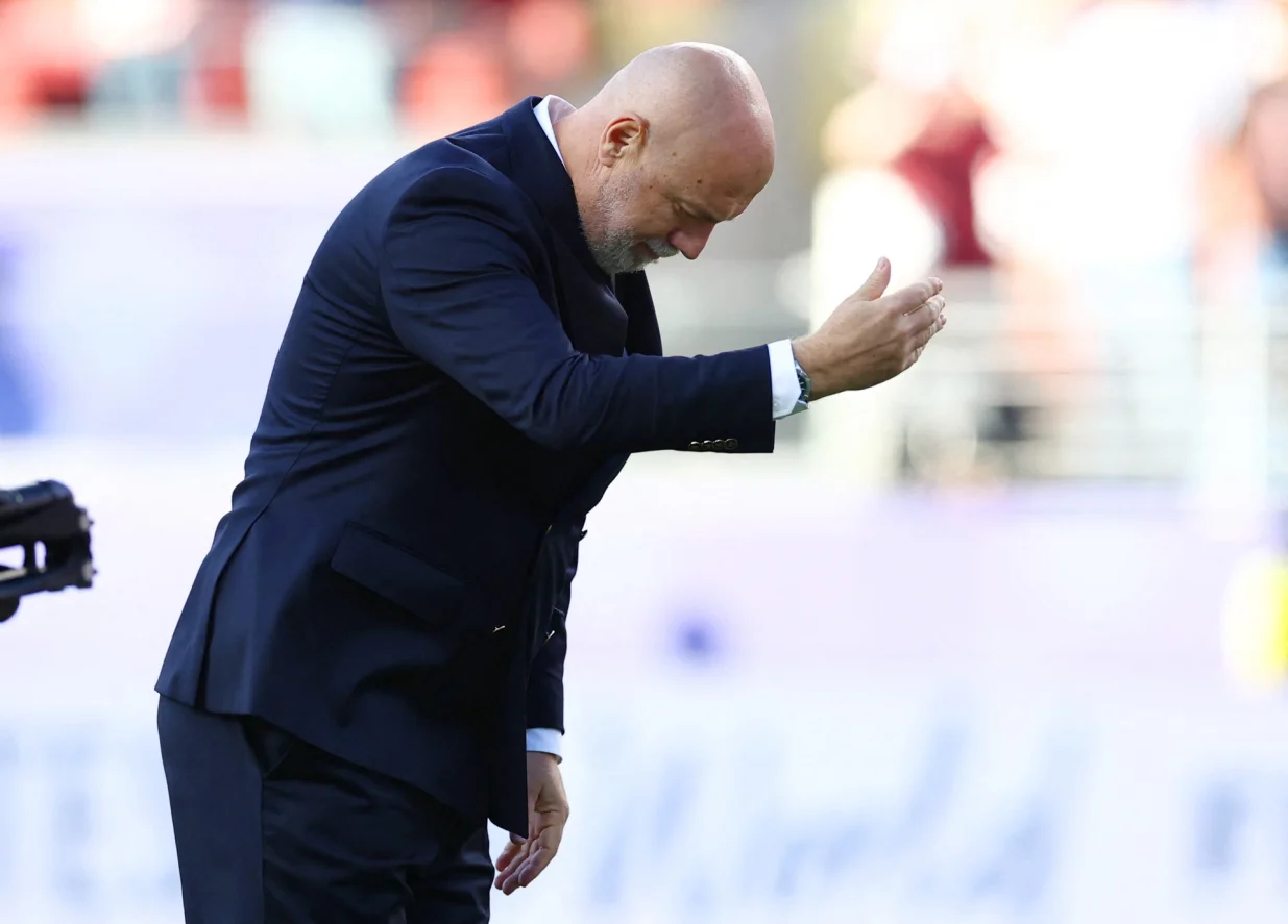 Soccer Football - FIFA World Cup 2026 - Round of 32 - United States v Bosnia and Herzegovina - San Francisco Bay Area Stadium, Santa Clara, California, U.S. - July 1, 2026 Bosnia and Herzegovina coach Sergej Barbarez reacts in front of fans after the match as Bosnia and Herzegovina are eliminated from the World Cup REUTERS/Phil Noble/Phil Noble