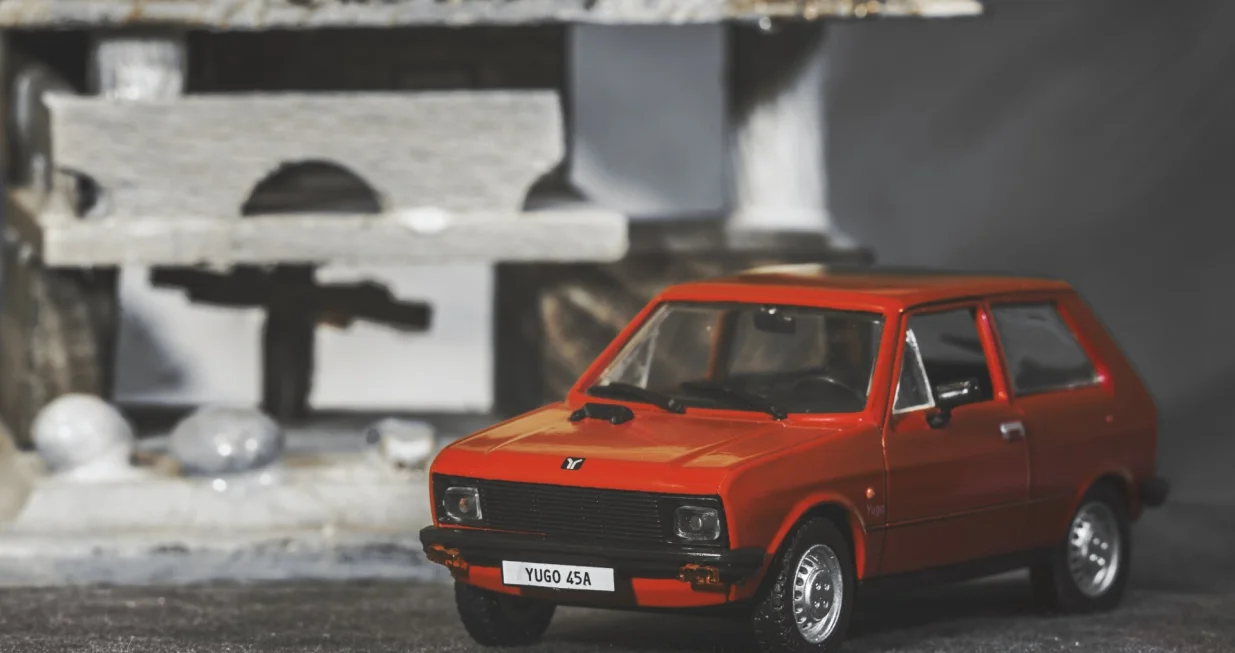  Yugo automobil/