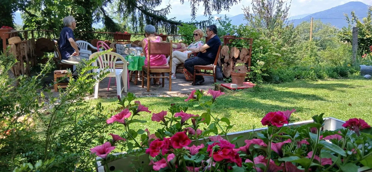 Druzenje u vrtu/