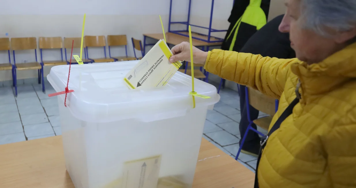 Prijevremeni izbori za predsjednika Republike Srpske. Istočno Sarajevo - Lukavica glasanje/Senad Gubelić