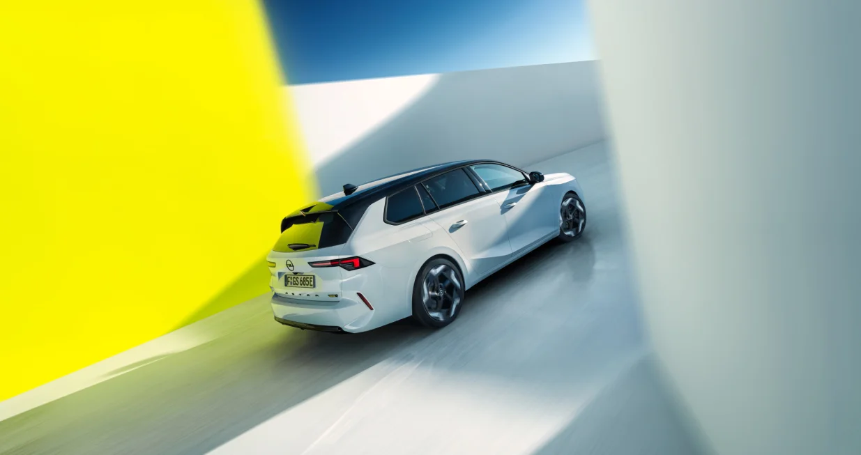 Opel Astra GSe Spoj električnih i benzinskih mi&scaron;ića 555/