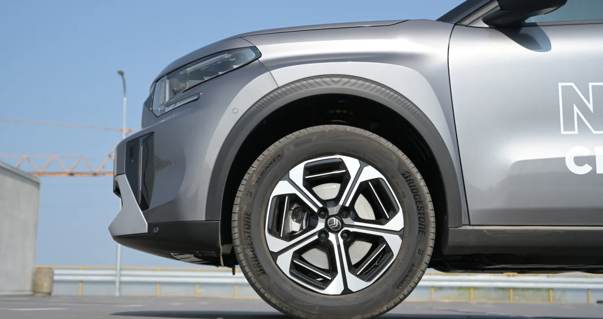 Od nekada&scaron;njeg gradskog modela, Citro&euml;n je C3 u potpunosti transformisao u moderan gradski krosover. Nova Aircross verzija dodatno pro&scaron;iruje njegovu funkcionalnost, a domaćim kupcima sada nudi i opciju s tri reda sjedi&scaron;ta, koja dodatno podiže vrijednost ovog po mnogo čemu zanimljivog automobila&hellip; sdfadfha/